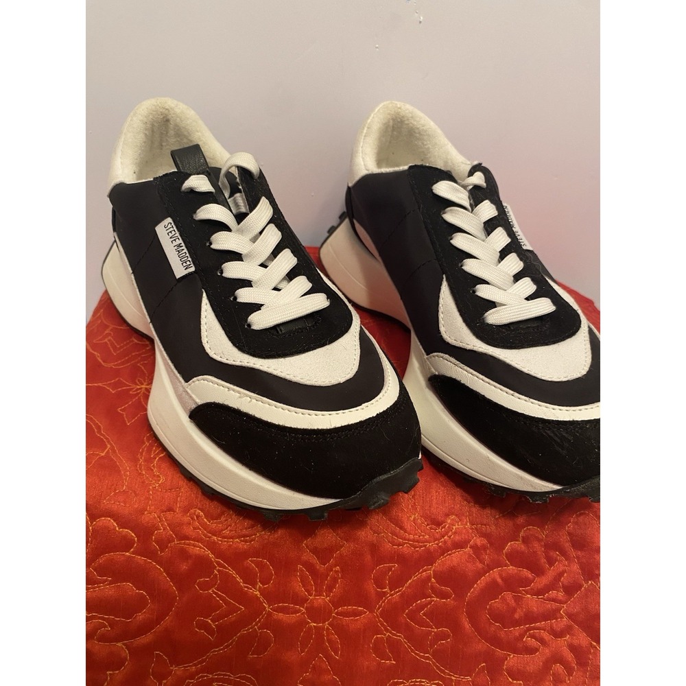 Steve Madden DIVERSION Sneakers Womens 8.5 Black White Retro Athletic Comfort